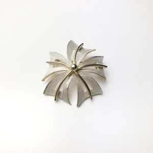 Jonette Jewelry Company signed vintage silver tone star brooch pin
